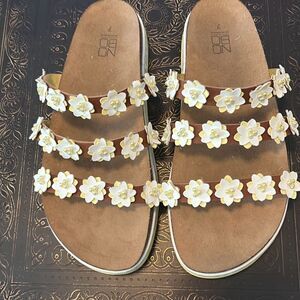 Daisy Sandals Size 7